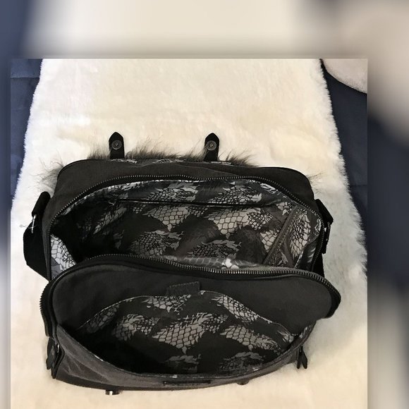 GAME OF THRONES House Stark Messenger Bag with Bonus Items - Picture 6 of 16